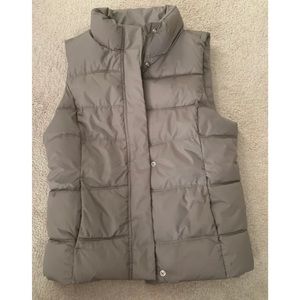beige gap puffer vest